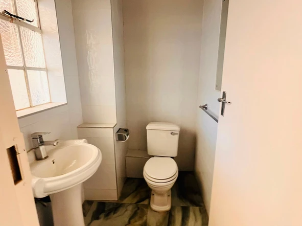 2 Bedroom Flat & Apartment