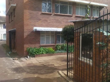 2 Bedroom Flat & Apartment