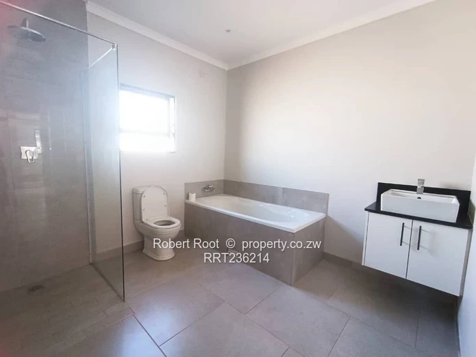 Modern 3 bed family home in Chisipite