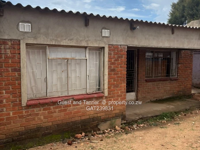 Ruvimbo Township Property for Sale on 600sqm with Excellent Renovation and Development Potential