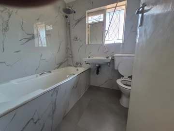 3 Bedroom Flat & Apartment