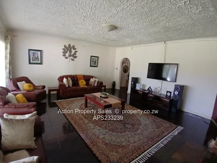 Family Home In Greystone Park! 