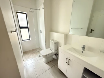 2 Bedroom Flat & Apartment