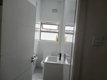 3 Bedroom Flat & Apartment