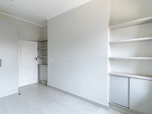 2 Bedroom Flat & Apartment