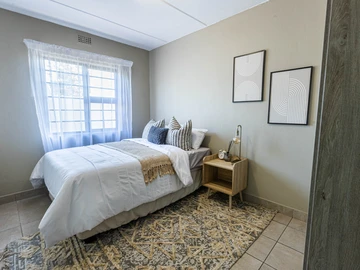 2 Bedroom Flat & Apartment