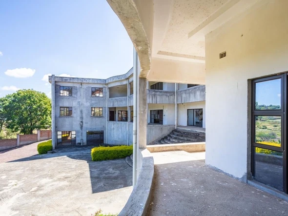 6 Bedroom House