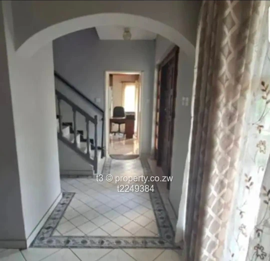 Charming 4BR Helensvale Home — Beautiful Garden & Borehole