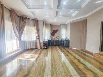 6 Bedroom House