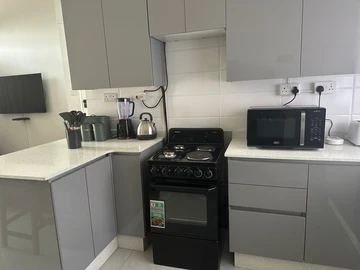 2 Bedroom Flat & Apartment