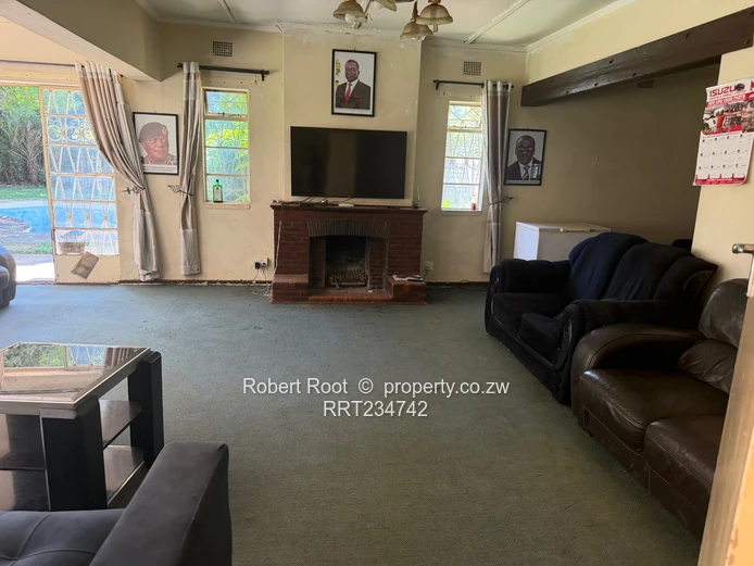 4BR Marlborough Home on 4000m² — Pool & Garden