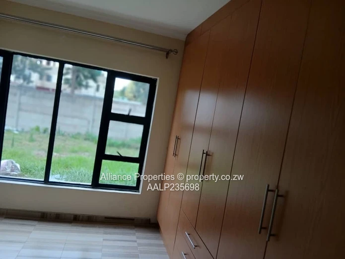 Newly Built 5-Bedroom Spacious, Stylish Cluster with Borehole in Strathaven 