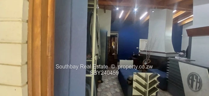 Alex Park commercial property to let