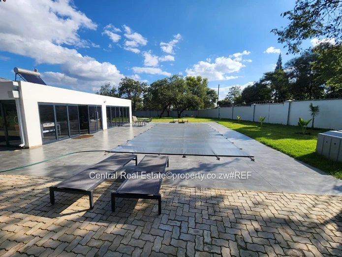 Modern 6-Bed Harben Park Home — 4000m², Pool & Borehole