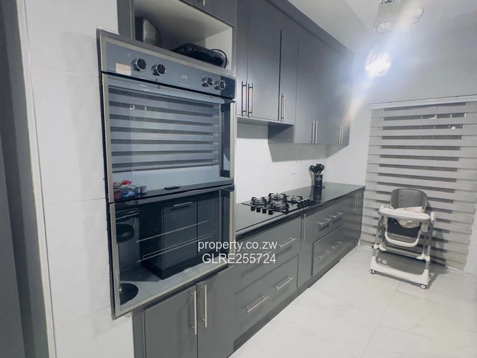 Modern 4-Bed Walled Home in Braeside with Verandah