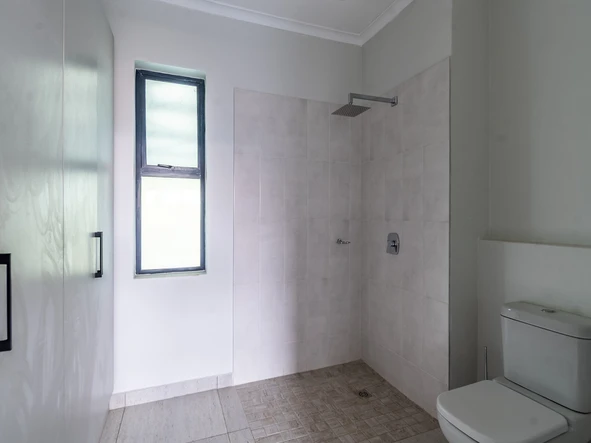 2 Bedroom Flat & Apartment