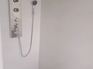 4 Bedroom Flat & Apartment