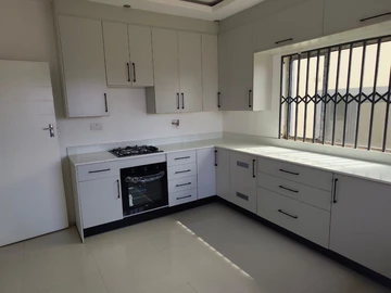 4 Bedroom Flat & Apartment