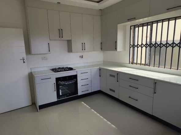 4 Bedroom Flat & Apartment