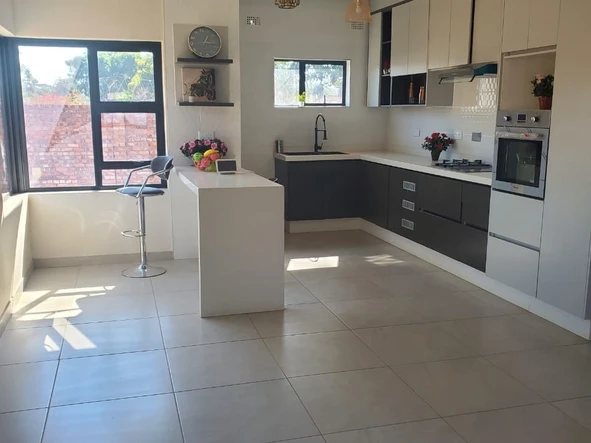 4 Bedroom Flat & Apartment