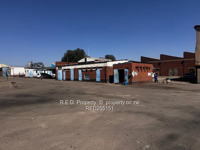 An expansive industrial and commercial complex In thorngrove!