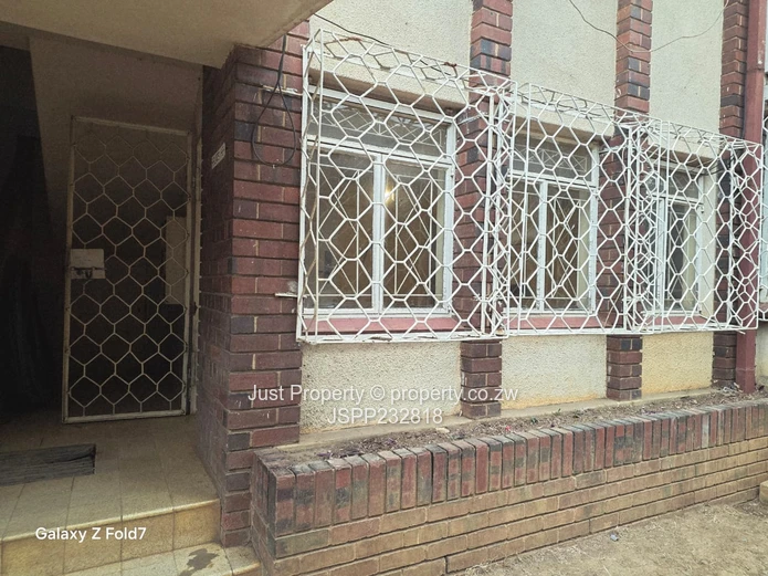 Ground-Floor 100m² Office w/ Fitted Kitchen — Avenues CBD