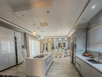 6 Bedroom House