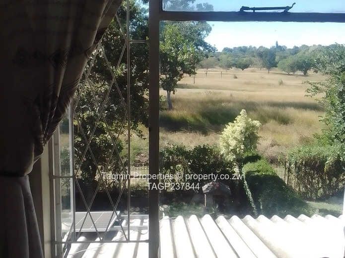 To rent is a Charming 2-Bed Mabelreign Flat with Garden & Garage (Sole Mandate)