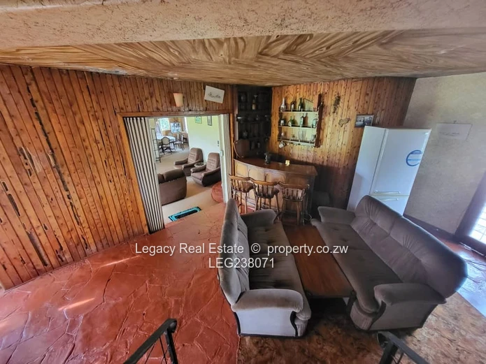 Prime 3,200sqm Stand with House & Staff Quarters