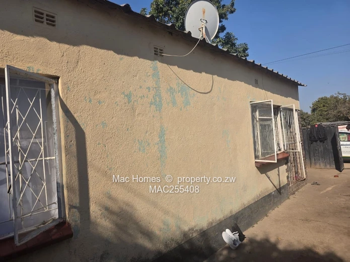 3-Bedroom House For Sale – Zengeza 1, Chitungwiza (Sole Mandate)