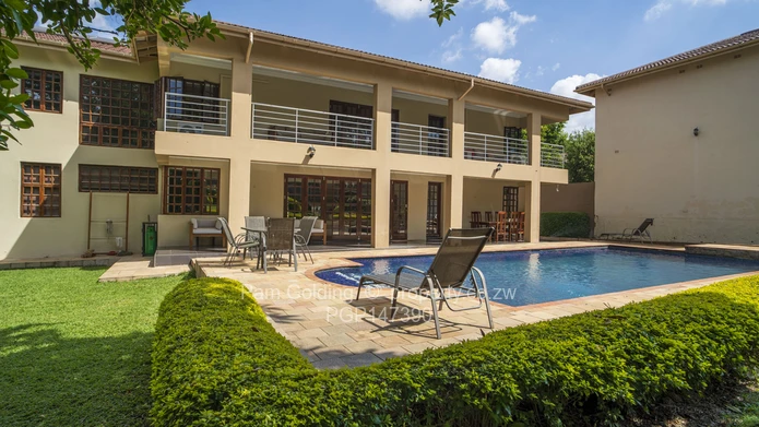 Stunning Executive Home In An Exclusive Complex