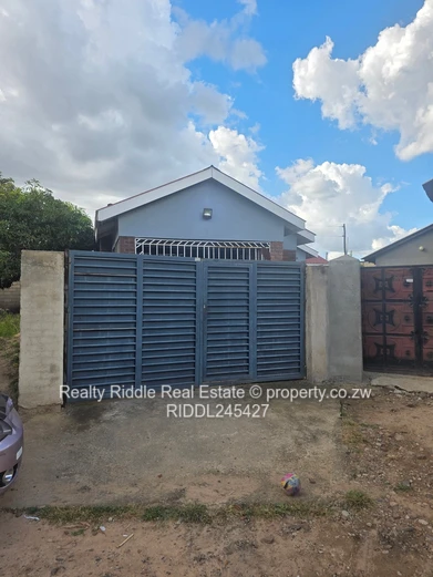 Gated 5-Bed Home with Borehole in Crowborough