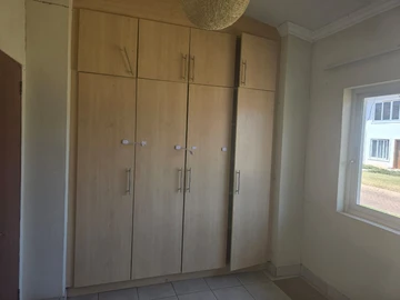 2 Bedroom Flat & Apartment