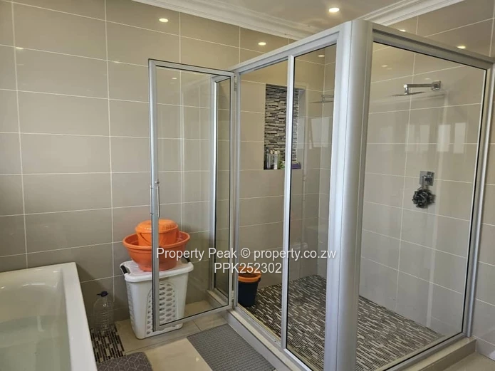 Spacious 5-Bed Family Home in Mount Pleasant Heights - Borehole