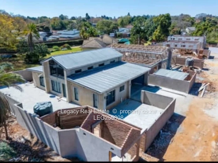 Highlands Cluster 4-Bed Modern Home — High Ceilings & Island Kitchen