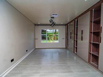 4 Bedroom Flat & Apartment