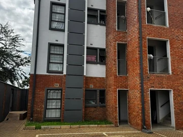 2 Bedroom Flat & Apartment