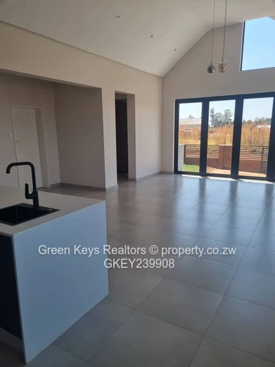 Modern 4-Bed House| Prime Location, Pomona