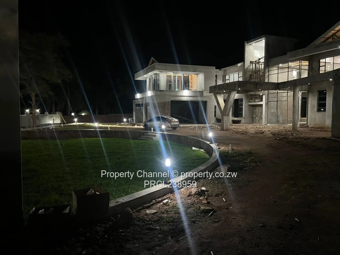 Elegant Family Home with Architectural Flair — Gletwin Estate