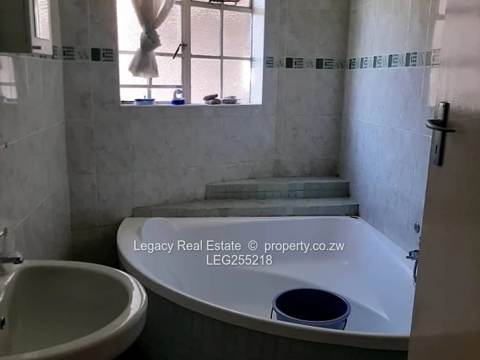 Chadcombe 4BR House for Rent — 2000m² with Borehole (Sole Mandate)