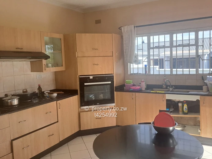 Greystone Park neat 6 bedroomed house to Rent 