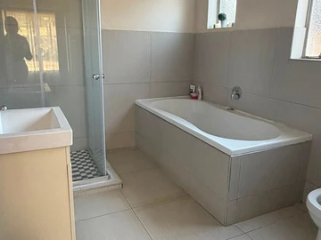 4 Bedroom Flat & Apartment