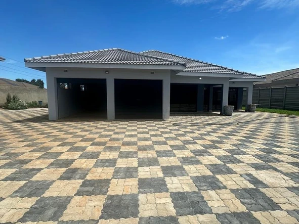 Charming Newly Built 5-Bedroomed House