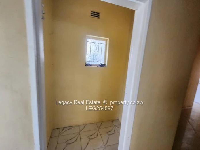 Spacious 3-Bed New Marlborough — Fitted Kitchen, Tiled Baths & Cottage (Sole Mandate)
