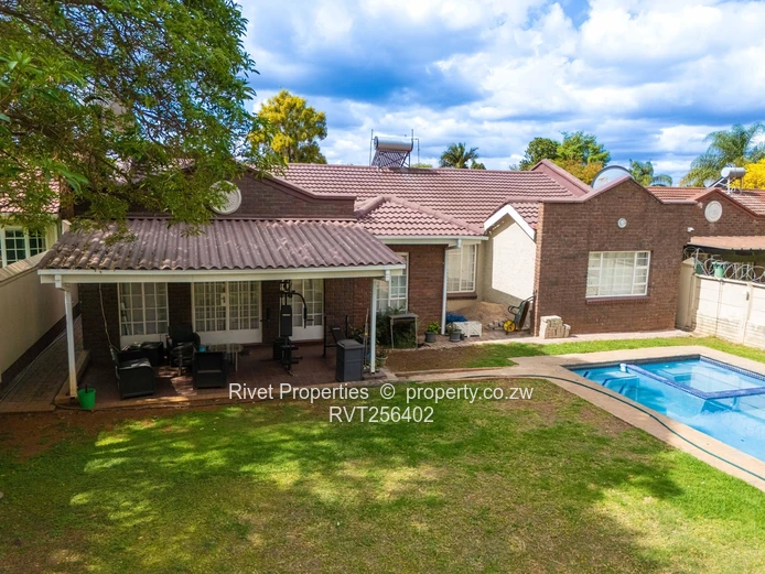 Modern 3-Bed Borrowdale Garden Flat with Pool & Borehole