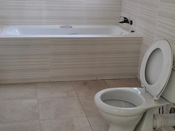 2 Bedroom Flat & Apartment