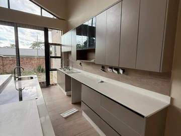 4 Bedroom Flat & Apartment