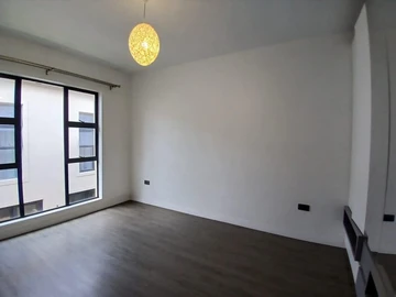 2 Bedroom Flat & Apartment