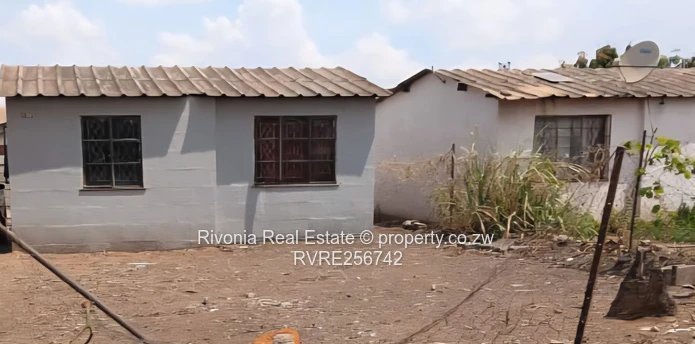 Glen Norah 2-Bed Cottage with Yard, Sewer & Good ZESA