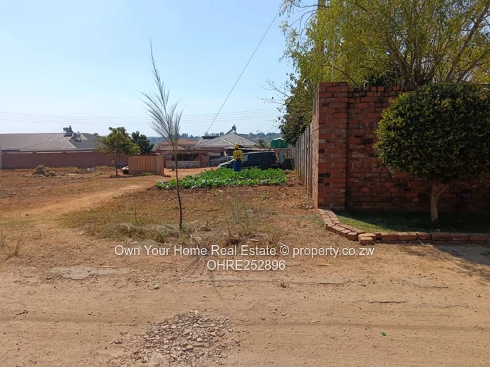 2800m² Corner Stand in Manresa on Quiet Dirt Road